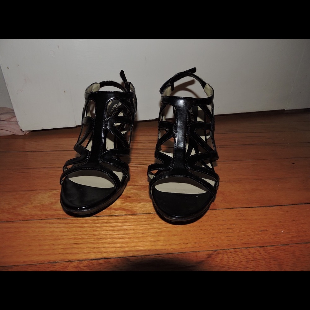 Black strappy heels!!